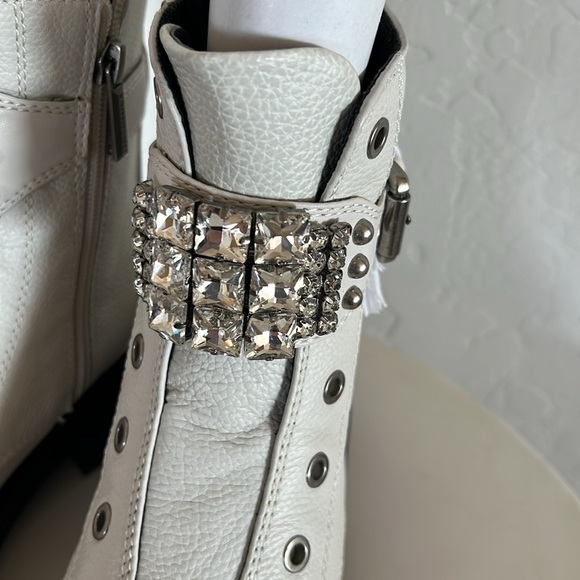 Karl Lagerfeld, Paris cream Moto Biker boot. Size 9 - Picture 7 of 10
